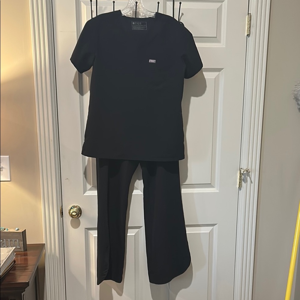 Figs Black Scrub Set